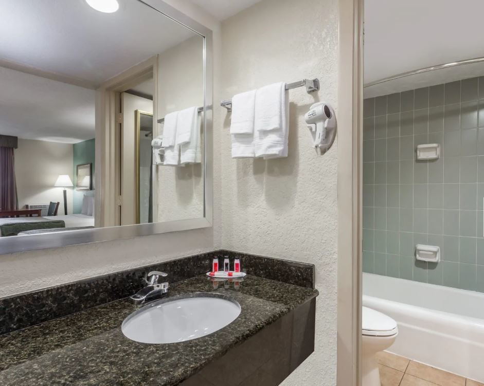 Hotel Available for Corporate Housing: 1425 S Tamiami Trl, Sarasota, FL 34239